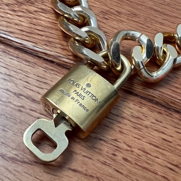 🚨SOLD🚨 Louis Vuitton Lock and Key Necklace #316 - Picture 6 of 8